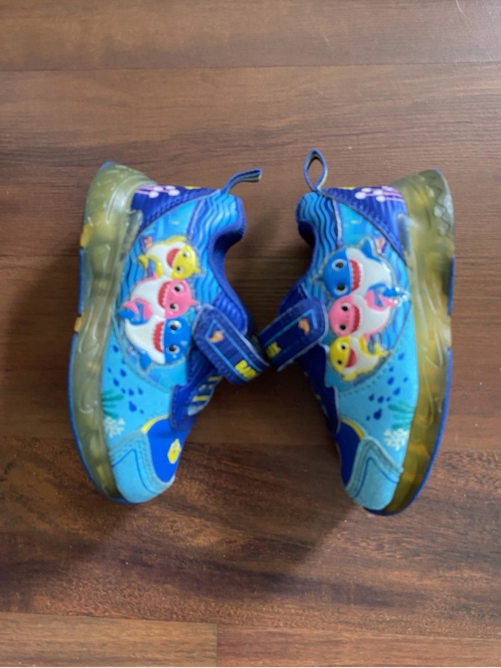 Baby Shark Toddler/Girl Blue Light Up Shoes Sneakers, Size‎ 8